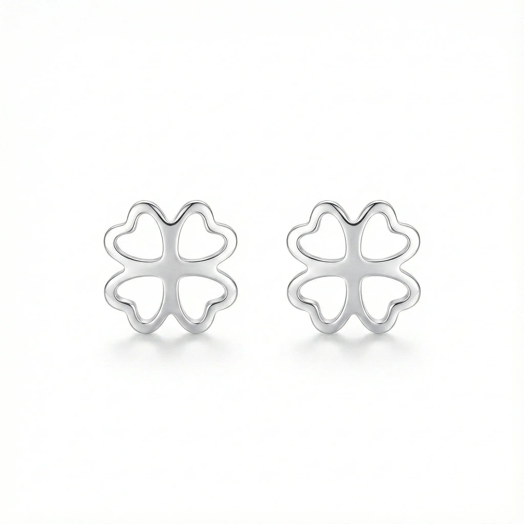 Boucles d’oreilles en argent 925 en forme de trèfle ajouré, clous d’oreilles élégants au design minimaliste et finition brillante